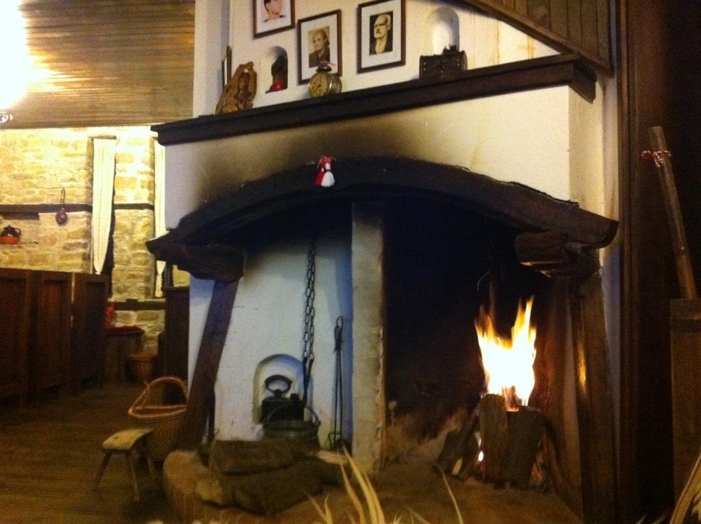 בוז'נצי Stefanina Guesthouse מראה חיצוני תמונה